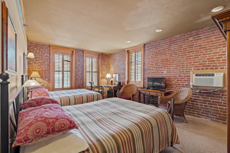More Photos Of 215 Broadway St, Cottonwood Falls Hotel For Sale
