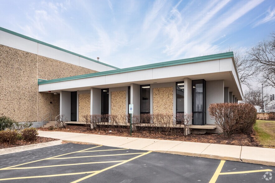 More Photos Of 1301-1401 Mark St, Elk Grove Village Unknown For Lease