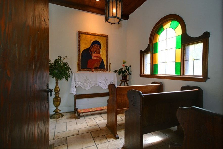 More Photos Of 48644 Victoria Ln, Oakhurst Hospitality For Sale