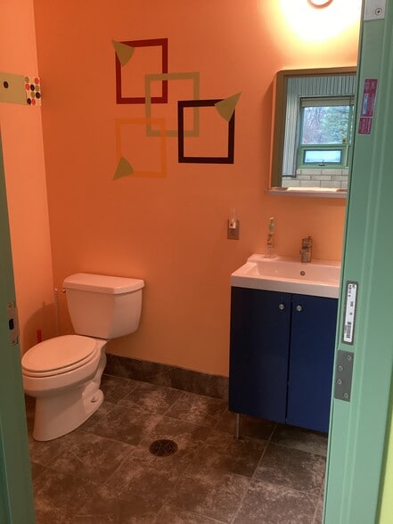 More Photos Of 360 E State Line Rd, Toledo Light Manufacturing For Sale