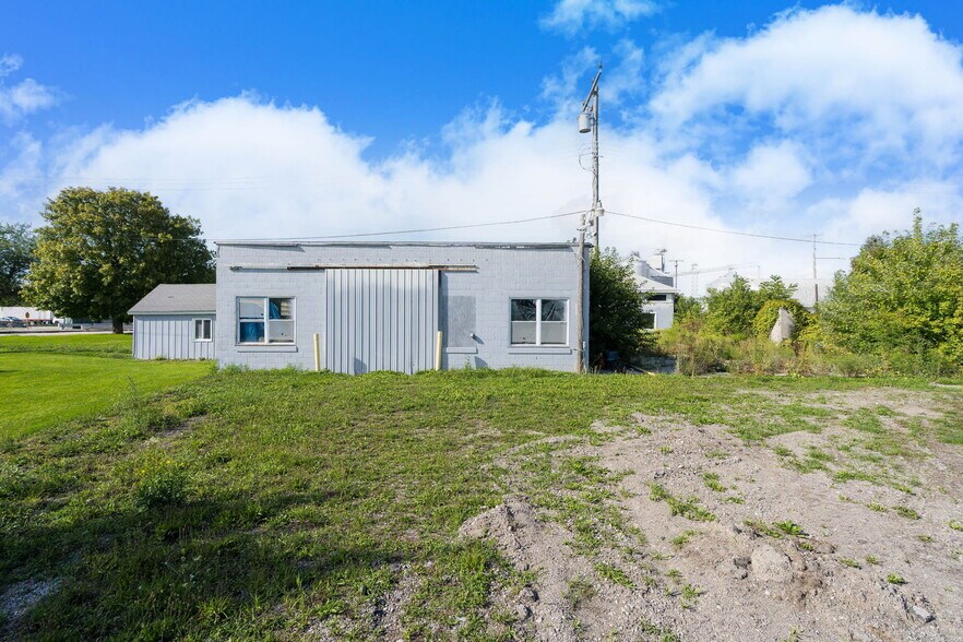 More Photos Of 4225 East St, Akron Office For Sale