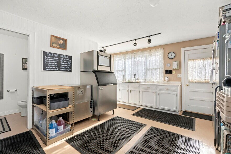 More Photos Of 746 Washington Ave, Loveland Specialty For Sale