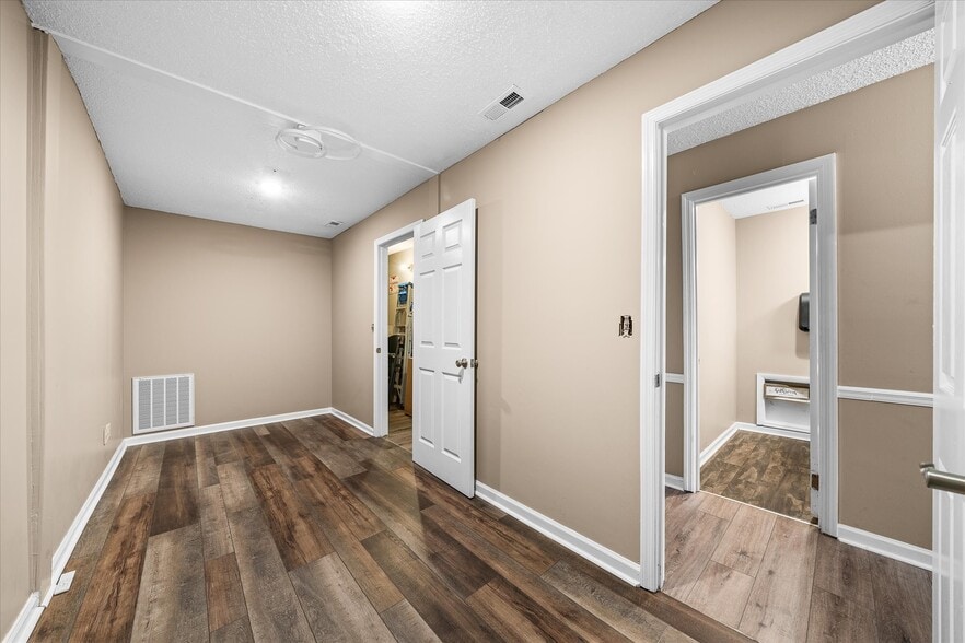 More Photos Of 142 West Ave, Crossville Medical For Sale