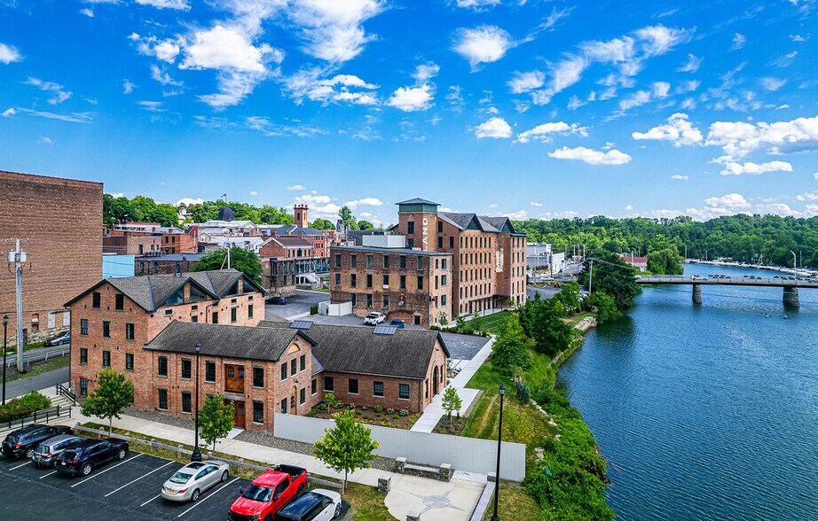 More Photos Of 125 Water St, Catskill Restaurant For Lease