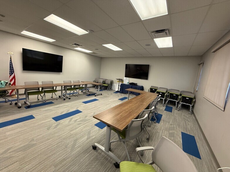 More Photos Of 389 Commerce Pky, Rockledge Medical For Lease