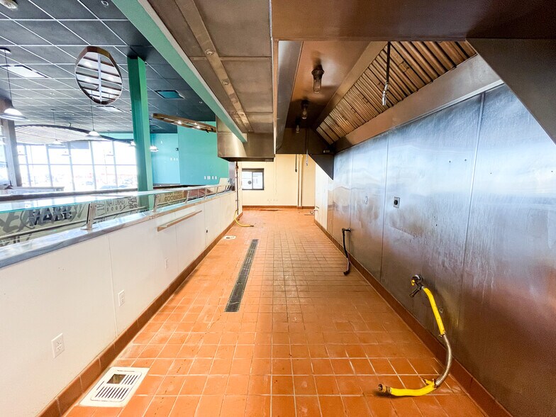 More Photos Of 4410 114th St, Lubbock General Retail For Lease