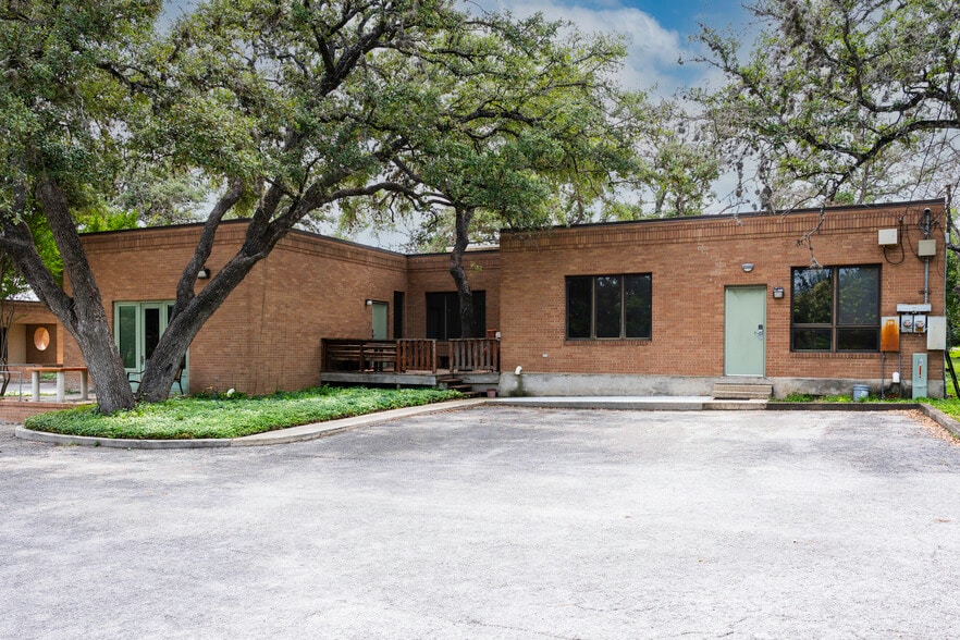 More Photos Of 13438-1 Bandera Rd, Helotes Office For Sale