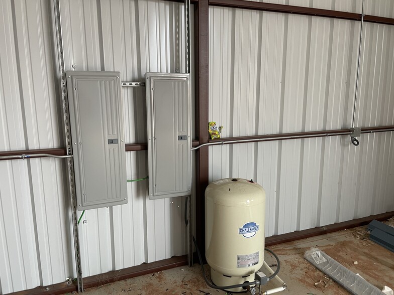 More Photos Of 451 Koloa Ave, Edmond Manufacturing For Sale