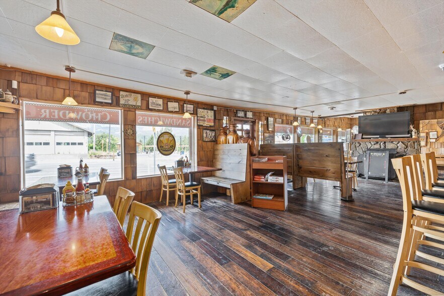More Photos Of 500 Wanapa, Cascade Locks Restaurant For Sale
