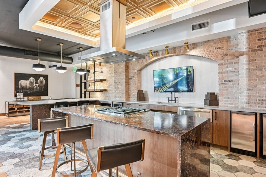 More Photos Of 101-111 W Davis St, Dallas Apartments For Lease