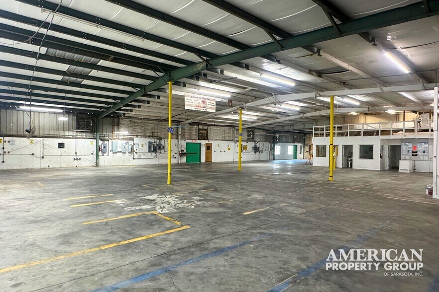 More Photos Of 6805 33rd St E, Sarasota Warehouse For Sale