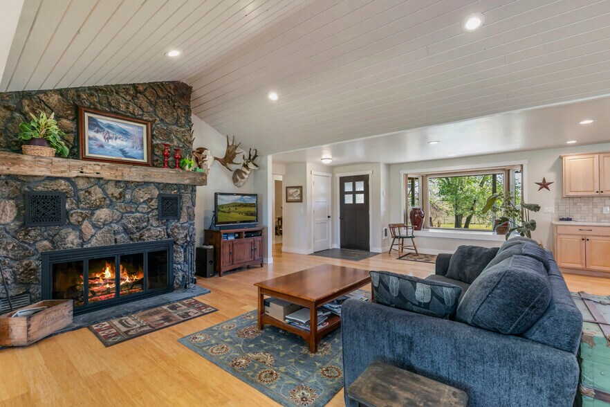 More Photos Of 61212 Obernolte Rd, Bend Specialty For Sale