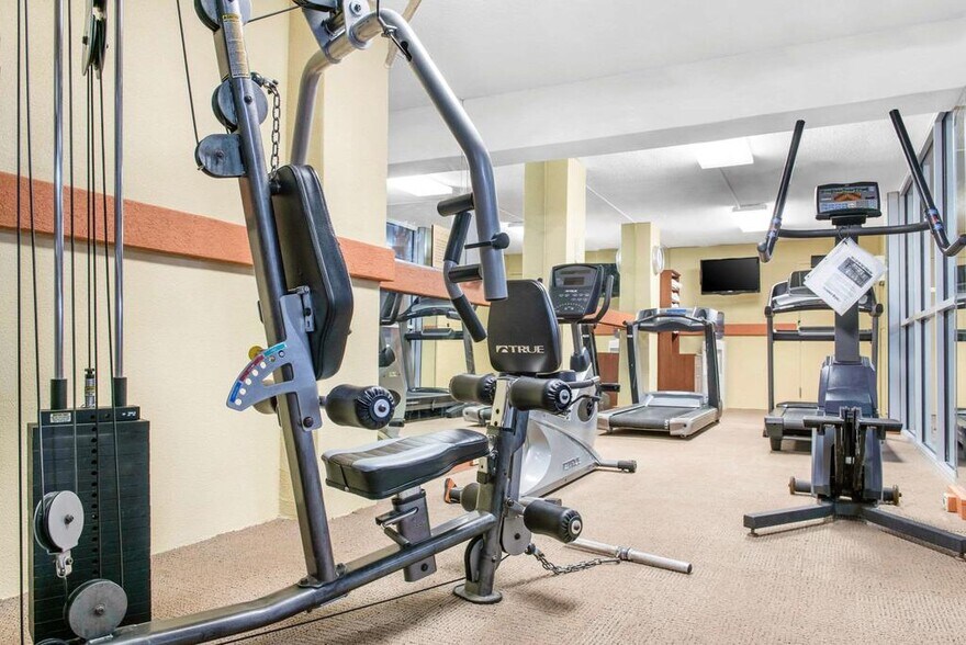 More Photos Of 10 Rockridge Rd, Englewood Hotel For Sale