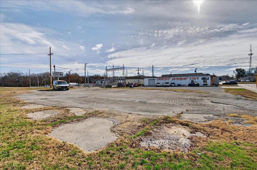 More Photos Of 218 S Comanche Ave, Bartlesville Auto Repair For Sale