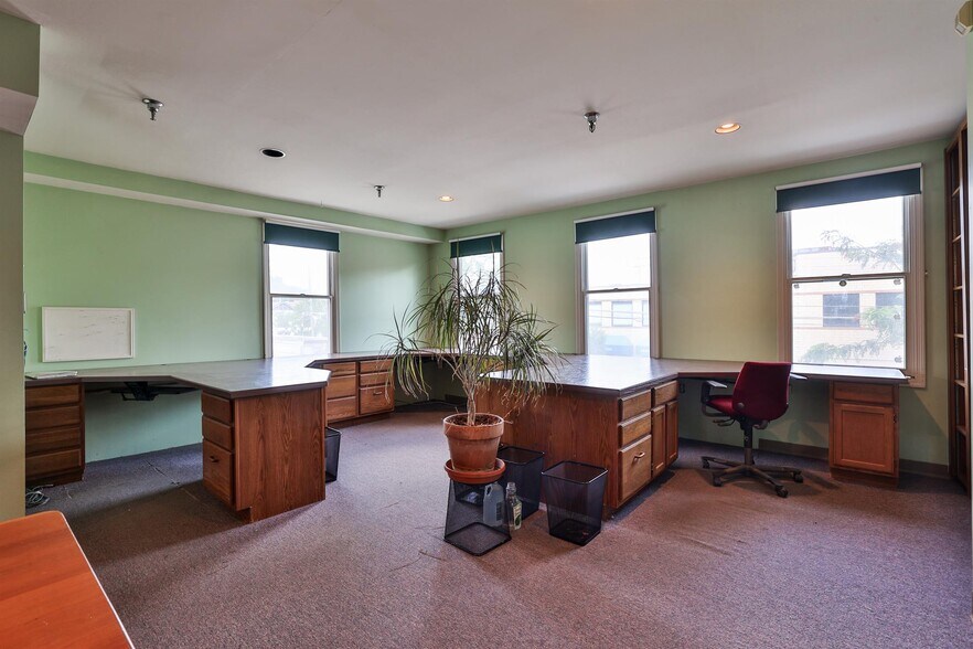 More Photos Of 2029 Madison Rd, Cincinnati Storefront Retail Residential For Sale