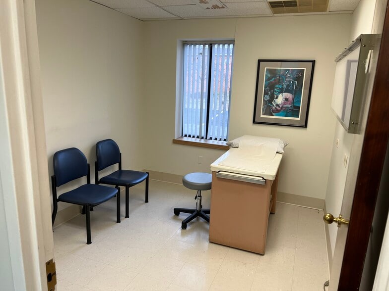 More Photos Of 7915 Malcolm Rd, Clinton Unknown For Lease