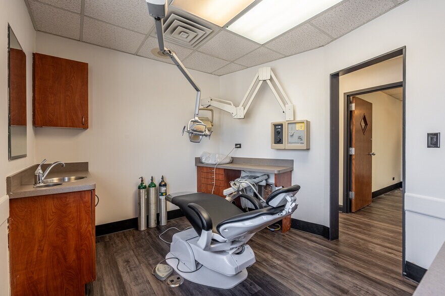 More Photos Of 183 S Bloomingdale Rd, Bloomingdale Medical For Lease