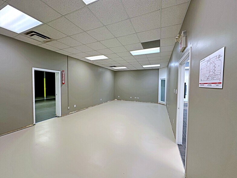 More Photos Of 195 Mackay Cres, Fort McMurray Warehouse For Sale