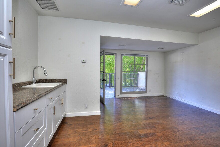 More Photos Of 928 Garden St, Santa Barbara Office For Sale