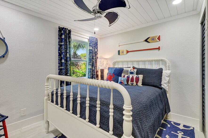 More Photos Of 193 Cocohatchee St, Naples Specialty For Sale