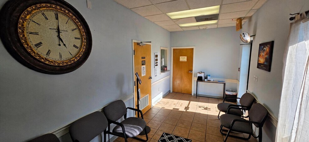 More Photos Of 577 Brookmeade Dr, Crestview Medical For Sale