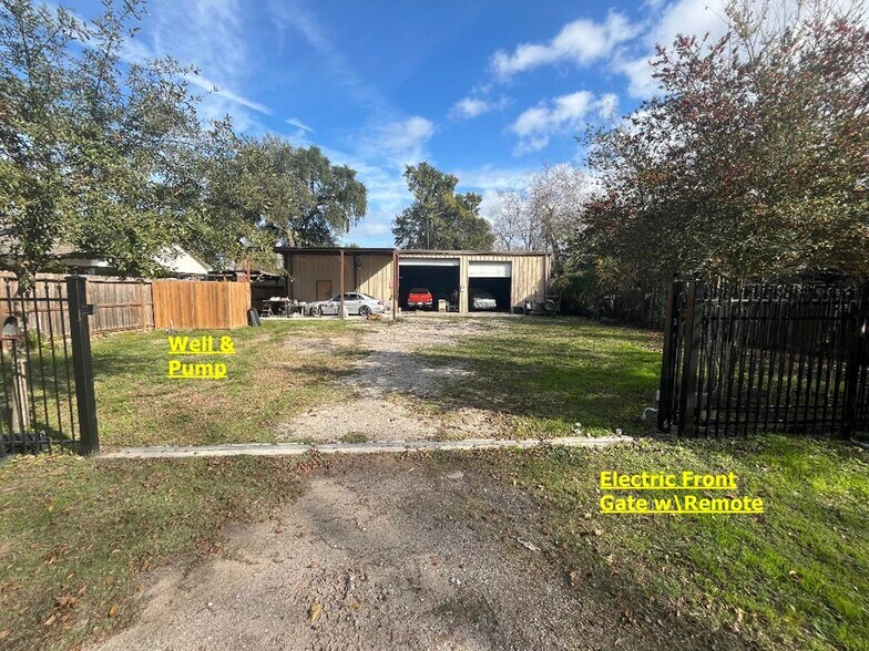 More Photos Of 11914 New Meadow Dr, Houston Light Manufacturing For Sale
