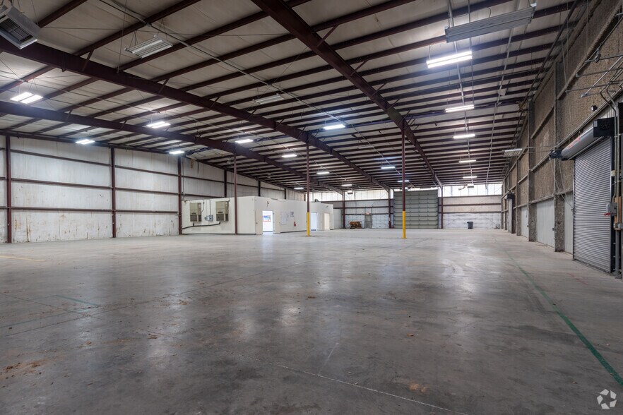 More Photos Of 6501 Goforth St, Houston Warehouse For Lease