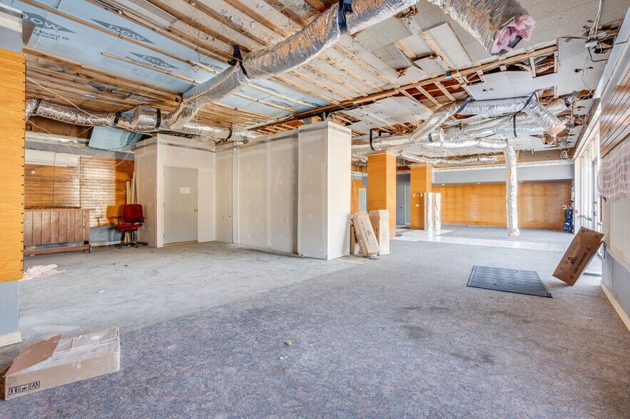 More Photos Of 560 W Main St, Abingdon Storefront For Lease