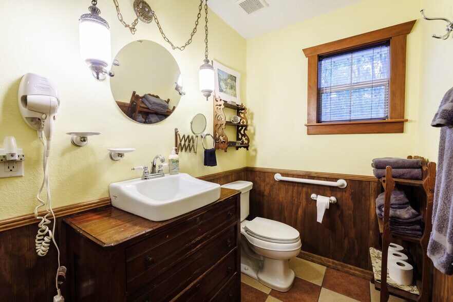 More Photos Of 215 E French Ave, Orange City Hospitality For Sale
