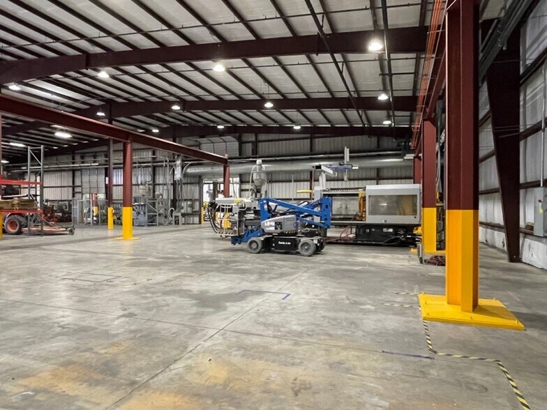 More Photos Of 190 Finegan dr, Del Rio Distribution For Sale