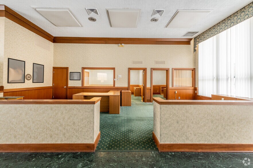 More Photos Of 30 E Main St, Geneva General Retail For Lease