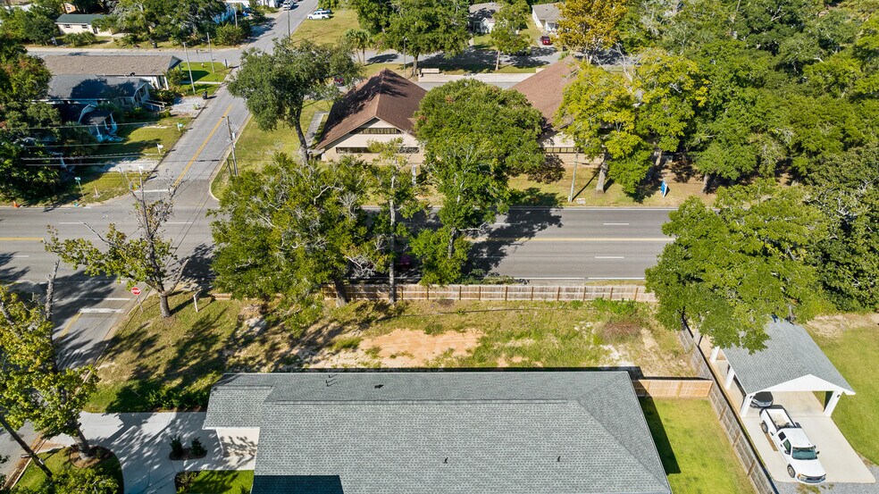 More Photos Of 900 Yonge St, Pensacola Land For Sale