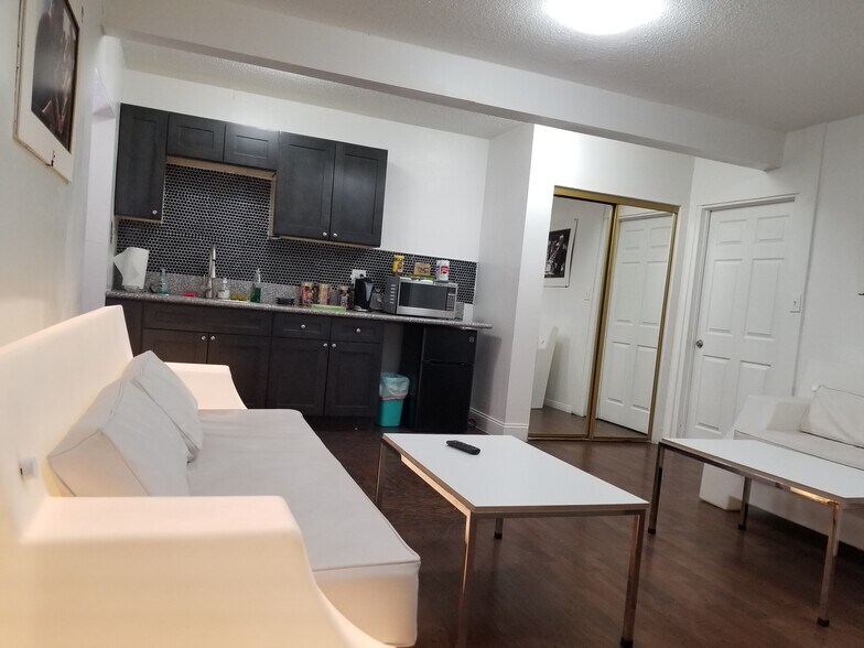 More Photos Of 910 E Sahara Ave, Las Vegas Loft Creative Space For Lease