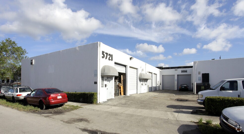 More Photos Of 5721 Funston St, Hollywood Warehouse For Lease