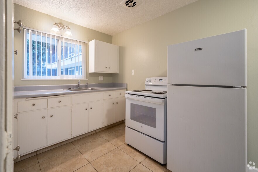 More Photos Of 6638-6646 MacArthur Blvd, Oakland Apartments For Sale