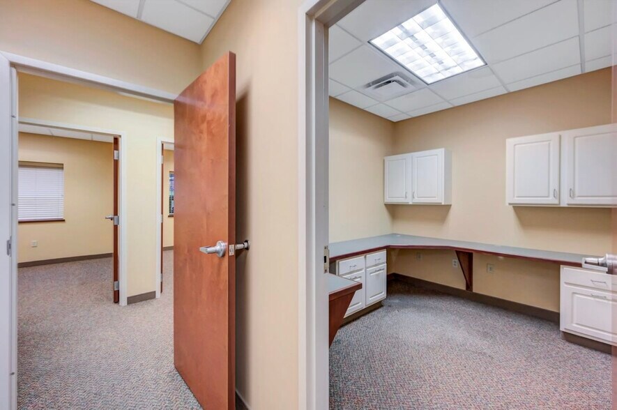 More Photos Of 1110 Clay Ave, Dunmore Medical For Lease