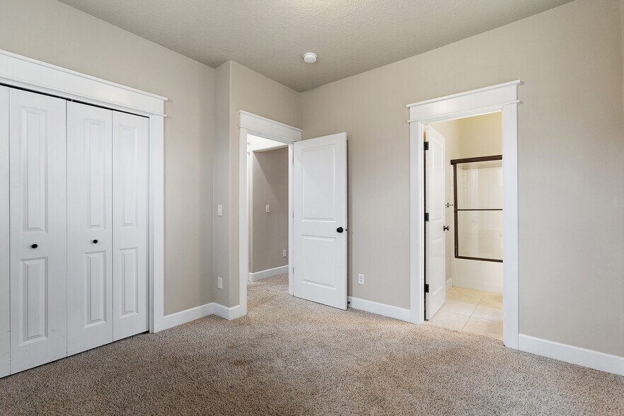 More Photos Of 9414 SE Causey Ave, Happy Valley Apartments For Sale