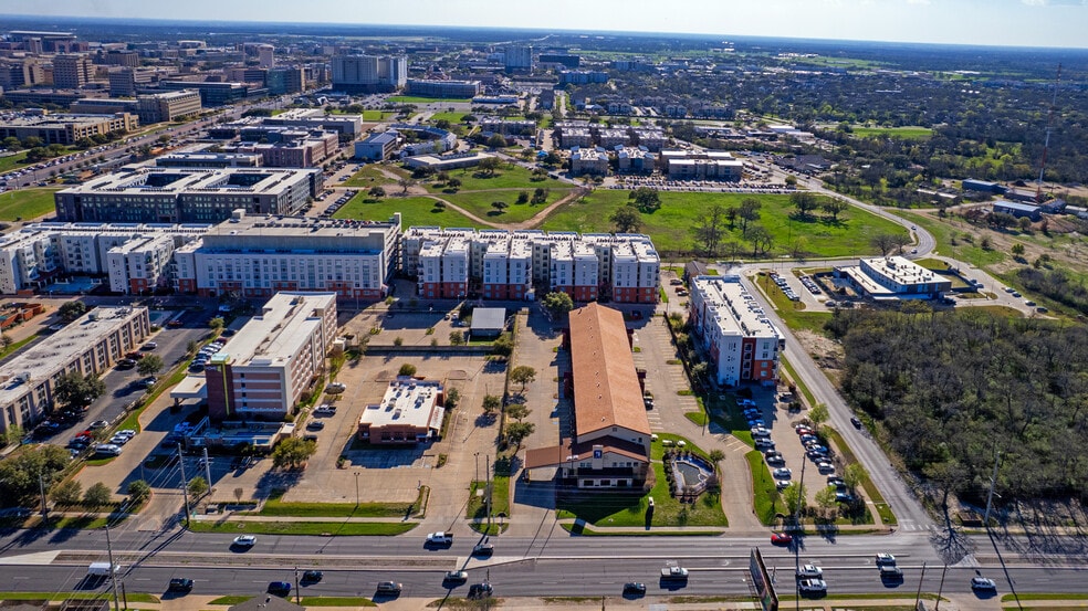 More Photos Of 104 Texas Ave S, College Station Hotel For Sale
