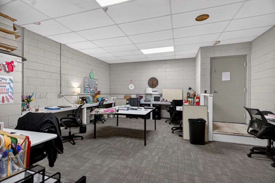More Photos Of 316 N Lewis St, Lagrange Medical For Lease