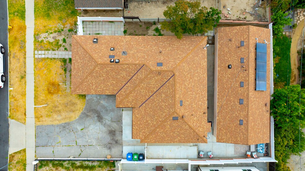 More Photos Of 10935 Nassau Ave, Sunland Multifamily For Sale