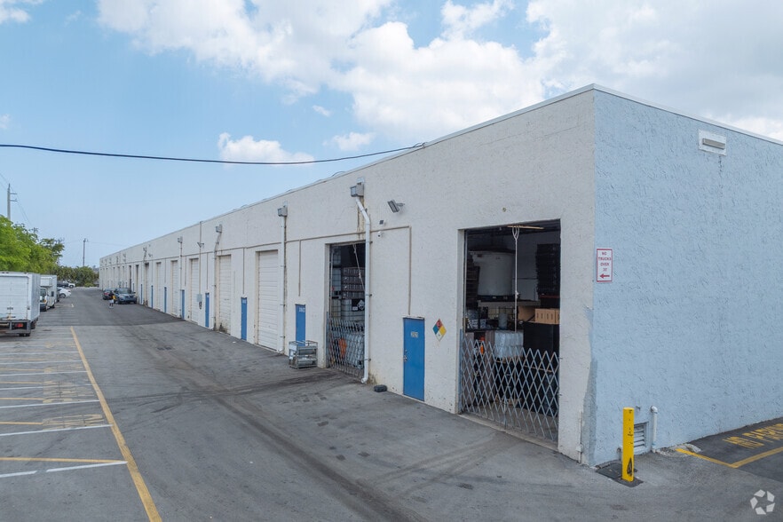 More Photos Of 3927-3999 NW 19th St, Lauderdale Lakes Unknown For Lease