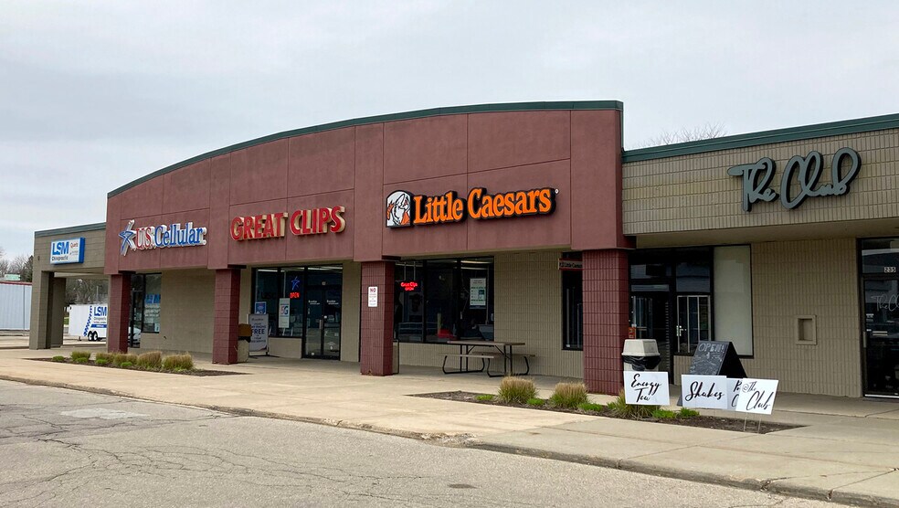 More Photos Of 205-245 S Century Ave, Waunakee Storefront For Lease