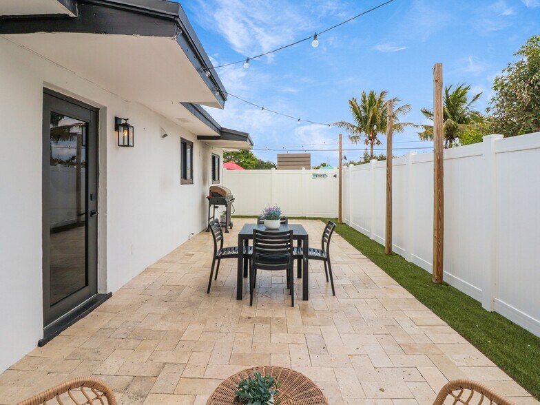 More Photos Of 1705-1709 NE 3rd Ave, Delray Beach Apartments For Sale