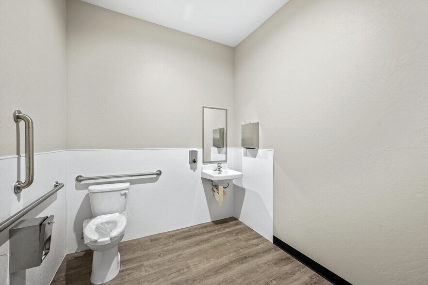 More Photos Of 5210 Seltice Way, Post Falls Industrial For Lease