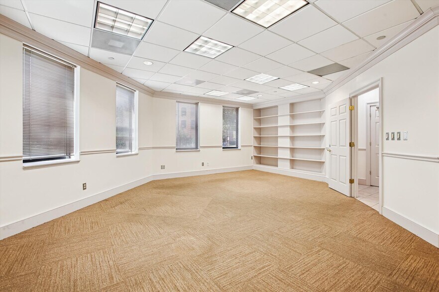 More Photos Of 1501 Duke St, Alexandria Office For Lease