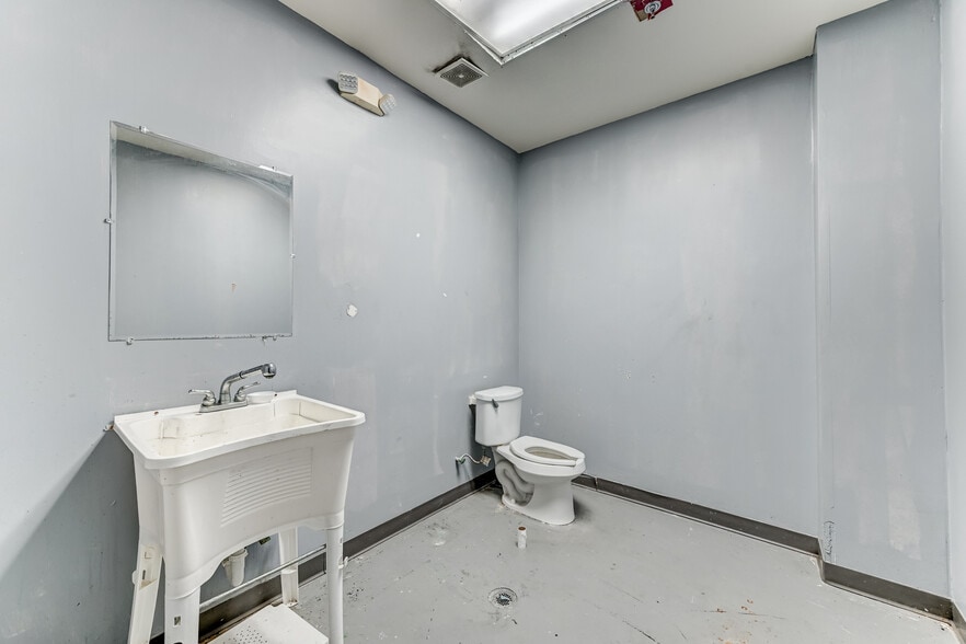 More Photos Of 324 Fm-1960 Rd, Houston General Retail For Sale