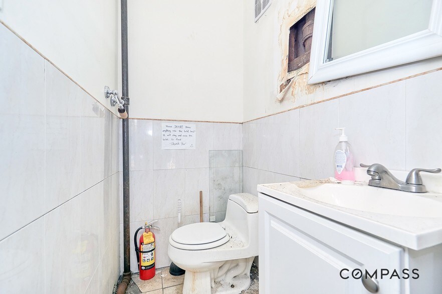 More Photos Of 1727 Second Ave, New York Apartments For Lease