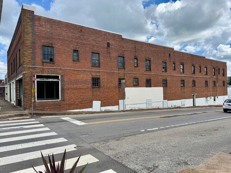 More Photos Of 1 Public Square Red Boiling Springs Sq, Lafayette Flex For Sale