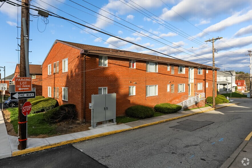 Primary Photo Of 1101 Broadway St, East McKeesport Apartments For Sale
