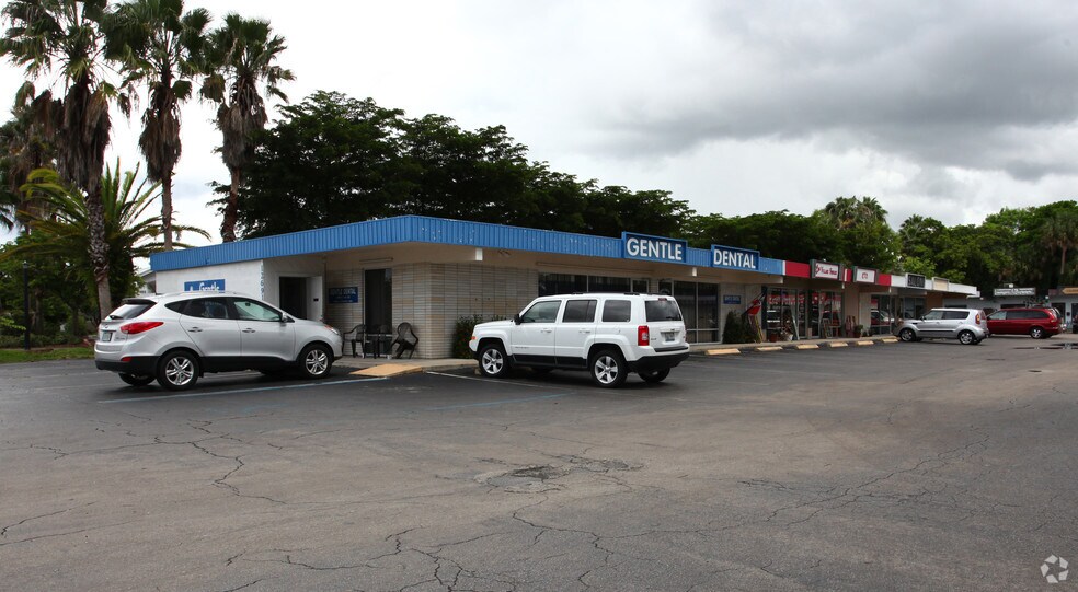 More Photos Of 12691-12695 Mcgregor Blvd, Fort Myers Unknown For Lease